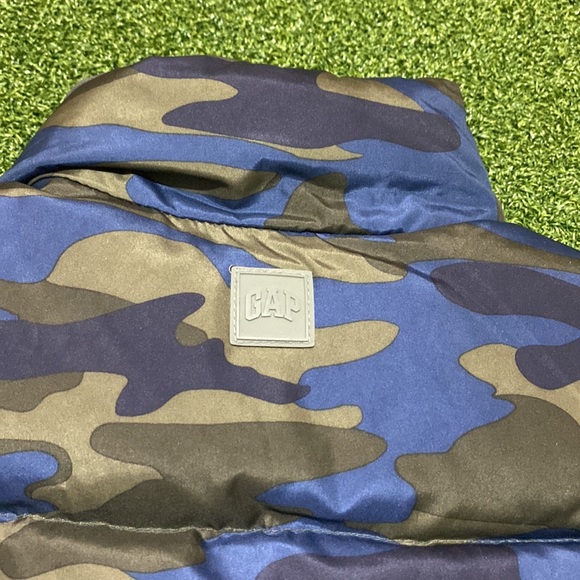 GAP full zip Puffer vest camo with pockets size small boys - Picture 4 of 7